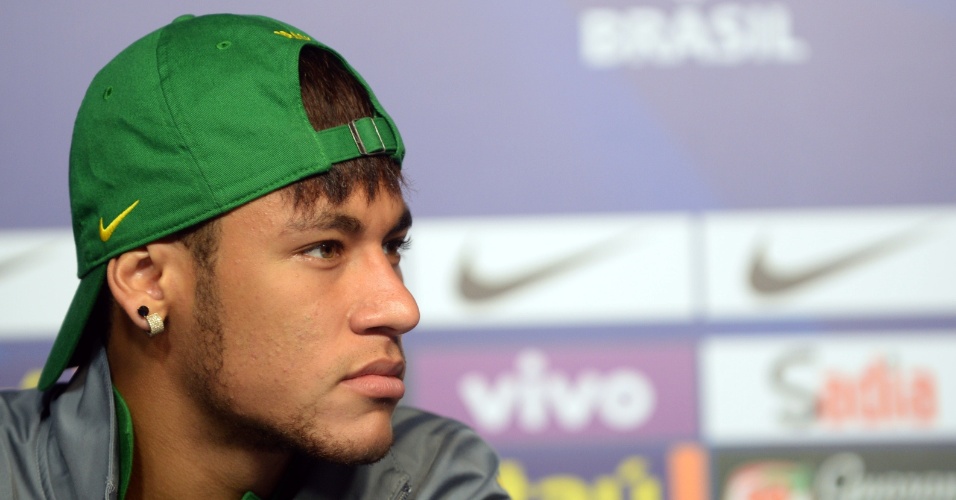 28.jun.2013 - Neymar vê Espanha como melhor, mas diz que Brasil tem que se impor em campo