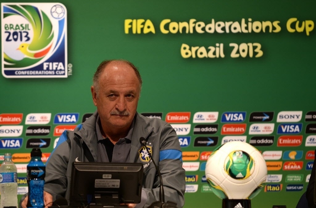 29.jun.2013 - Felipão, treinador da seleção brasileira, participa de entrevista coletiva no Rio de Janeiro