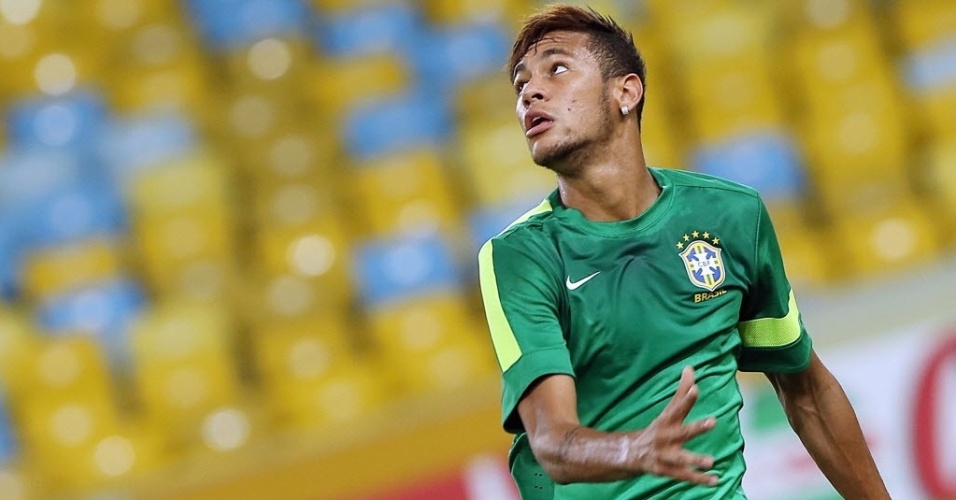 29.jun.2013 - Neymar participa de atividade durante treino da seleção brasileira no Maracanã