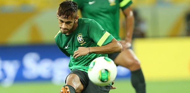 Neymar faz exercício de finalização; atacante terá grande chance de se destacar diante dos melhores