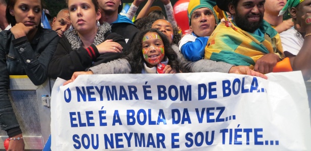 Neymarzete mirim marcou presença na festa da seleção brasileira no Anhangabaú