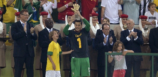 Julio Cesar com a camisa de Casillas; ambos podem trocar de clube na janela