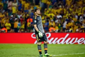 Goleiro Casillas é titular de Valdes na seleção espanhola - REUTERS/Kai Pfaffenbach