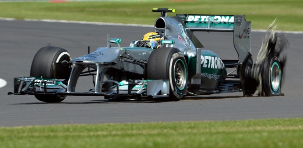 Hamilton foi um dos pilotos prejudicados pelo "caos dos pneus" no GP da Inglaterra - Lars Baron/Getty Images