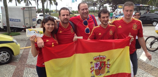 Fernando del Cura (de barba) e amigos espanhóis que vieram ao Rio para ver a final no Maracanã