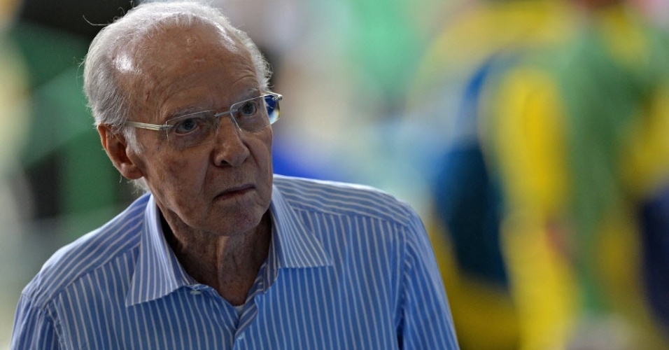 Mario Zagallo é visto no Maracanã para acompanhar o duelo entre Brasil e Espanha, pela final da Copa das Confederações