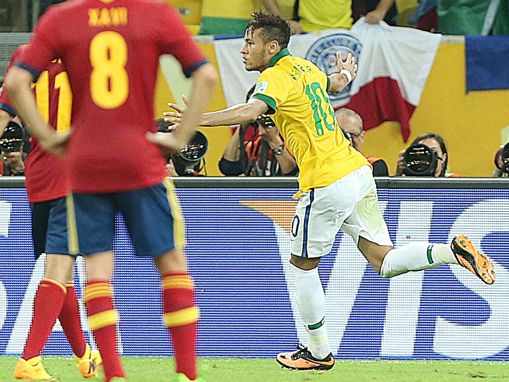 Neymar comemora após marcar o segundo gol do Brasil contra a Espanha na final da Copa das Confederações