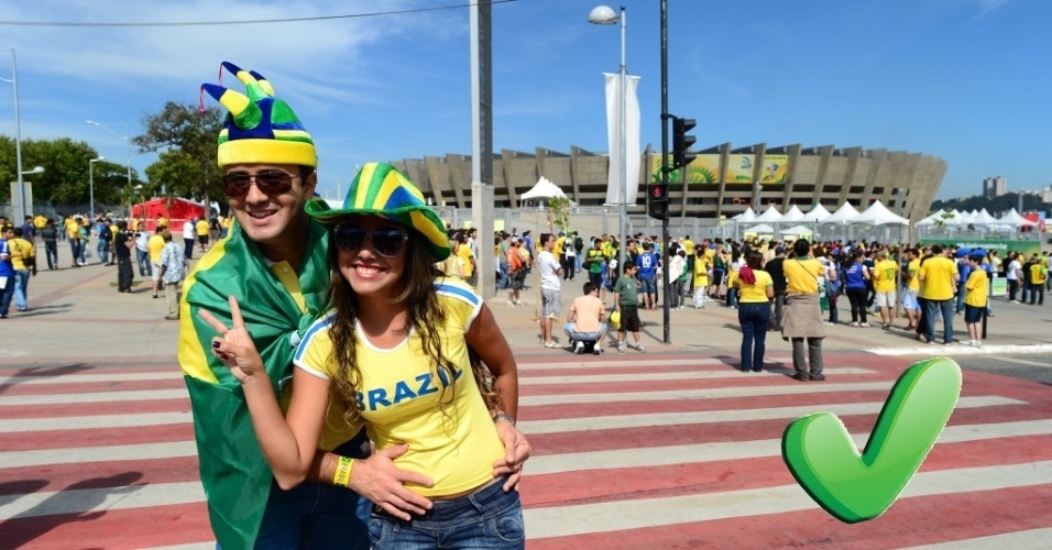 O casal não ousou, mas escolheu bem o look para torcer para o Brasil no Mineirão. Com adereços engraçados e roupas confortáveis, os brasileiros foram aprovados.