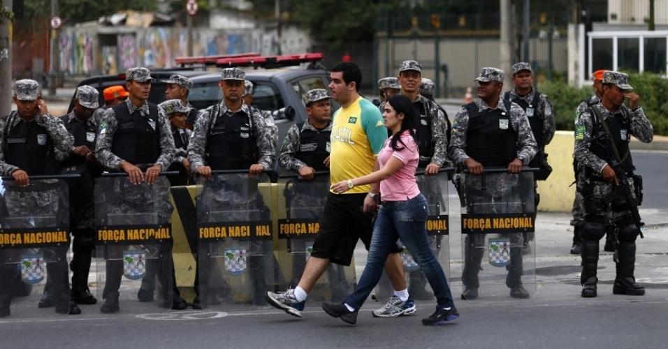 Torcedores chegam ao Maracanã sob forte esquema de segurança