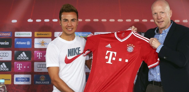 Em julho, Gotze usou uma camiseta da Nike em evento do Bayern, parceiro da Adidas. Agora, errou na meia