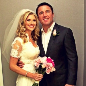 Chael Sonnen publica foto do casamento com a bela Brittany Sonnen, no último fim de semana, antes de encarar Maurício Shogun no UFC - undefined