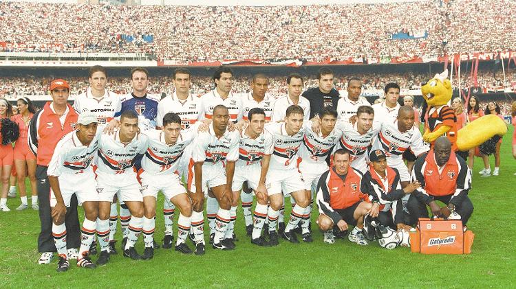 Time do São Paulo campeão em 2000: Edmílson, Rogério, Rogério Pinheiro, Raí, Álvaro, Evair, Alencar, Pimentel e Maldonado; agachados: Marcelinho, Fabiano, Edu, Vágner, Belletti, Fábio Aurélio, Sandro Hiroshi, Carlos Miguel e Alexandre - Ormuzd Alves/Folhapress