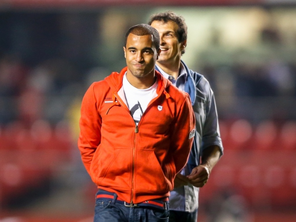 03.07.2013 - De folga após título, Lucas assiste à final do Morumbi e é ovacionado por torcida - Leandro Moraes/UOL