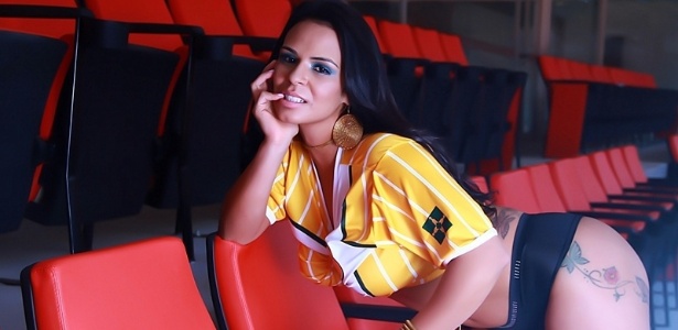Musa do Brasiliense faz ensaio sensual nas arquibancadas do Mané Garrincha - Divulgação/Brasiliense