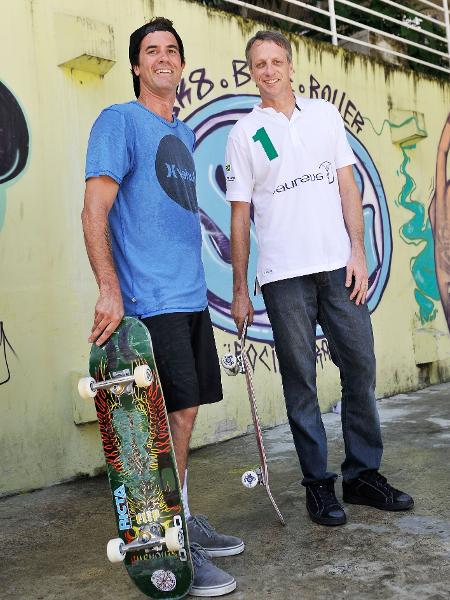 Bob Burnquist e Tony Hawk em visita à Rocinha em 2013 Bob Burnquist e Tony Hawk em visita à Rocinha em 2013