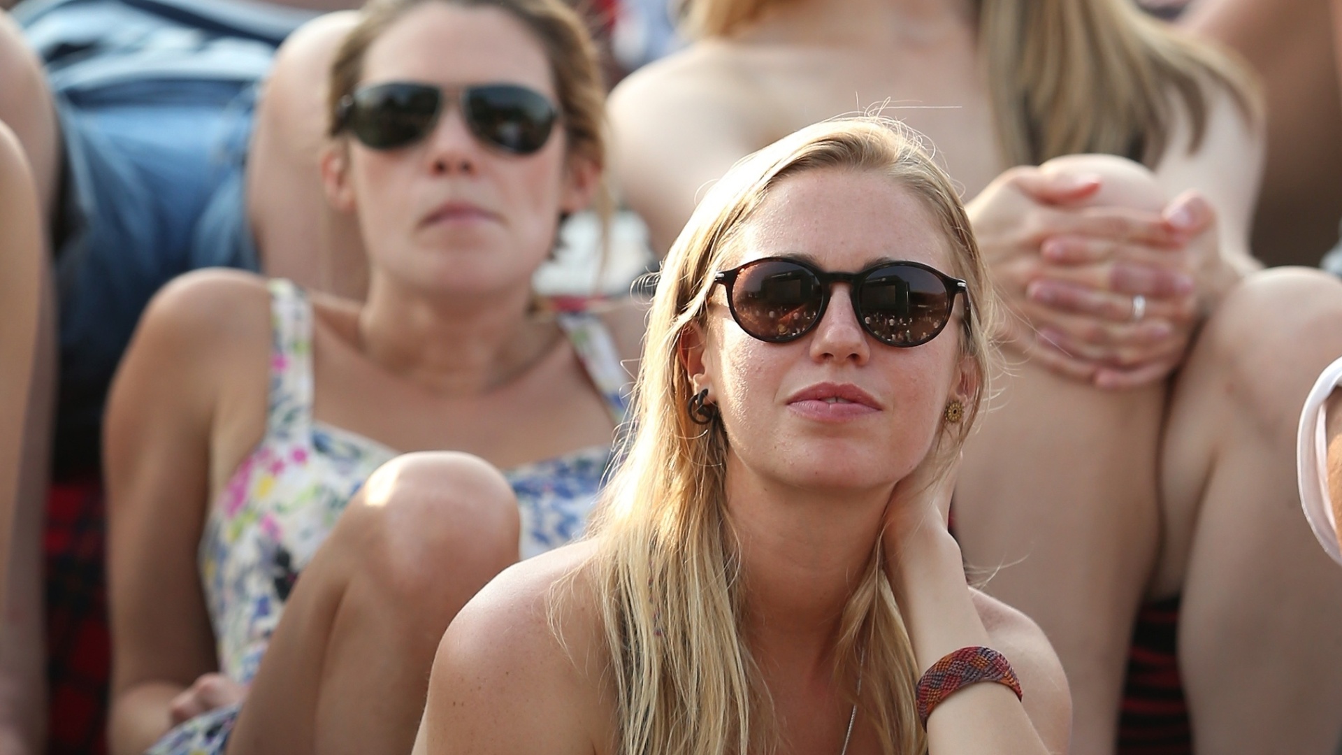 Torcedoras relaxam durante a disputa do torneio de Wimbledon - Peter Macdiarmid/Getty Images