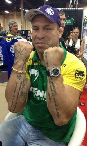 06.jul.2013 - Brasileiro Wanderlei Silva faz pose durante a UFC Fan Expo, realizada em Las Vegas antes do UFC 162 - Divulgação/UFC