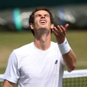 06.jul.2013 - Andy Murray treina em Wimbledon um dia antes da decisão da chave masculina contra Novak Djokovic - Peter Macdiarmid/Getty Images