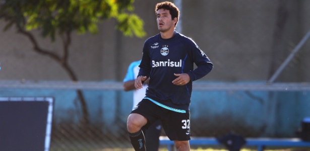 Cristian Riveros participa de treino do Grêmio no Olímpico e não tem prazo para jogar - Lucas Uebel/Preview.com