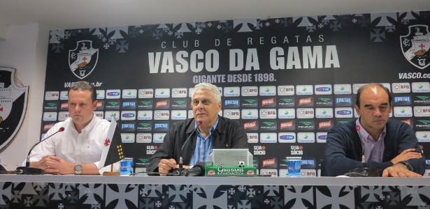 A diretoria do Vasco mostrou abatimento durante coletiva realizada em São Januário - Vinicius Castro/ UOL