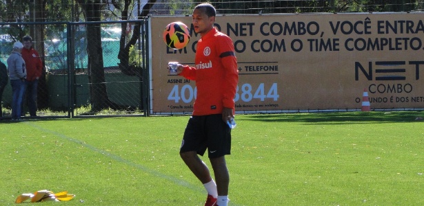 Meia poderá estrear como titular do Inter no domingo, na Arena Pernambuco - Carmelito Bifano/UOL