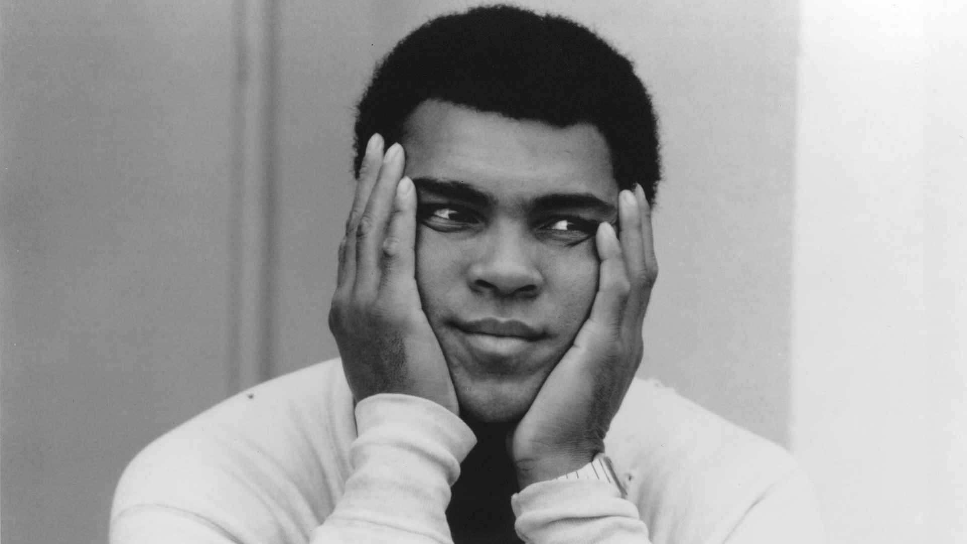 Muhammad Ali x Leon Spinks: Depois de encarar Frazier e vencer nas Filipinas, em 1975, Ali parecia ter pouco a provar e seguiu vencendo adversários de menor expressão. Foi até encontrar Spinks em 1978, em Las Vegas. Mesmo já veterano, parecia não haver muitos riscos, até porque o desafiante só tinha sete lutas no cartel. Mas Spinks fez frente ao campeão e tomou seu cinturão após 15 rounds. - AFP