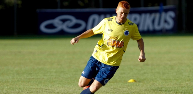 Volante Souza, do Cruzeiro, espera fazer boa estreia no clássico com o rival Atlético-MG - Washington Alves/Vipcomm