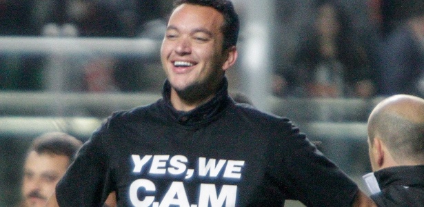Réver com a camisa que se tornou febre entre atleticanos com os dizeres "Yes, We CAM" - Bruno Cantini/Site do Atlético-MG