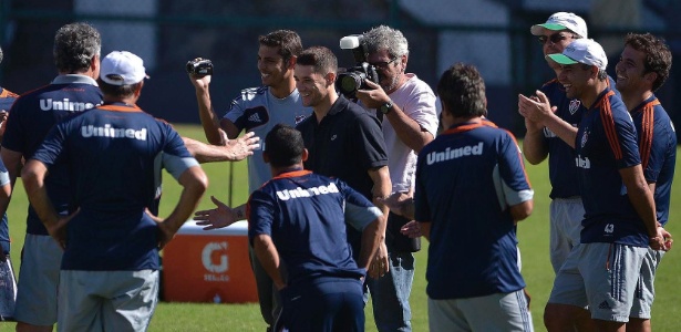 Thiago Neves se despede do técnico Abel Braga durante treinamento do Flu - Moyses Freman/Photocamera