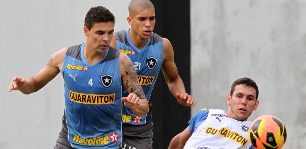 Com dores no joelho direito, Bolívar deverá ser o único desfalque do Botafogo contra o Duque de Caixas - Vitor Silva/SSPress