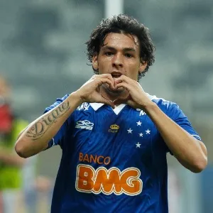 Ricardo Goulart comemora o primeiro gol do Cruzeiro sobre o Náutico, no Mineirão - Washington Alves/Vipcomm