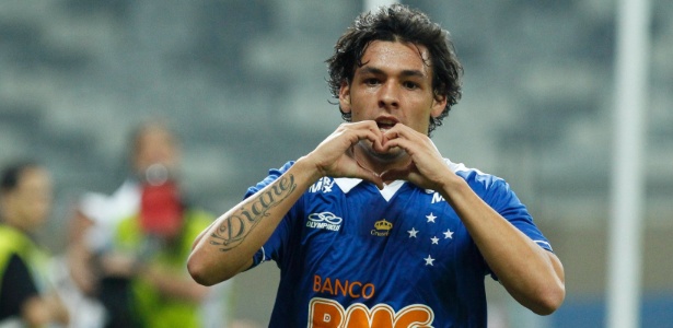 Ricardo Goulart comemora o primeiro gol do Cruzeiro sobre o Náutico, no Mineirão - Washington Alves/Vipcomm