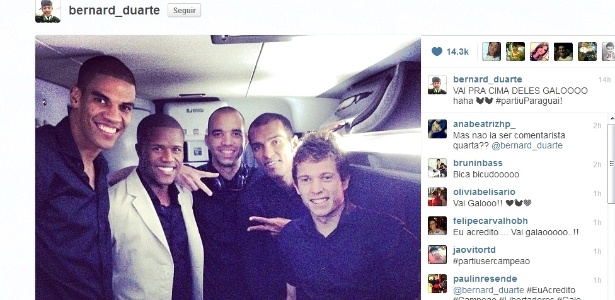 Bernard postou foto no Instagram durante voo do Atlético-MG para Assunção - Reprodução/Instagram