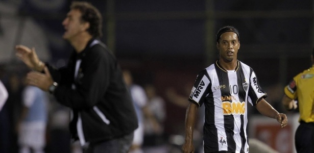 VÍDEO: Filho de Ronaldinho Gaúcho estreia no Barcelona e divide