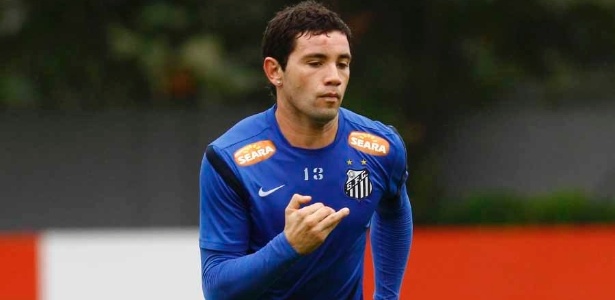 Titular contra o Cruzeiro, Mena defende a seleção chilena na próxima semana  - Ricardo Saibun/Divulgação Santos FC