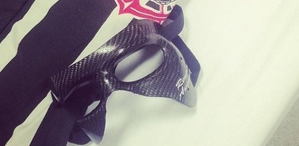 Renato Augusto mostra no Instagram a máscara que usará na final da Recopa