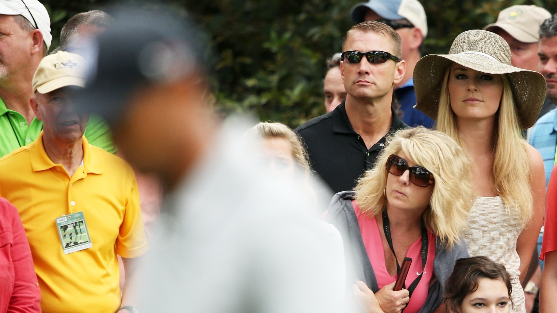 11.abr.2013 - Lindsey Vonn, esquiadora e namorada de Tiger Woods, observa a participação do jogador de golfe em uma rodada do Masters de Augusta - Andrew Redington/Getty Images/AFP