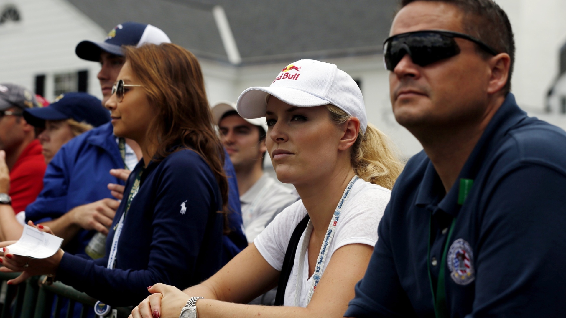 14.jun.2013 - Lindsey Vonn, esquiadora e namorada de Tiger Woods, observa a participação do jogador de golfe em uma rodada do Aberto dos Estados Unidos - Scott Halleran/Getty Images/AFP