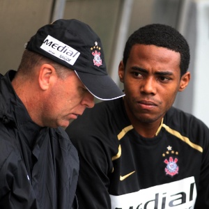 Elias e Mano Menezes no Corinthians em 2008 - Fernando Santos/Folha Imagem - Fernando Santos/Folha Imagem
