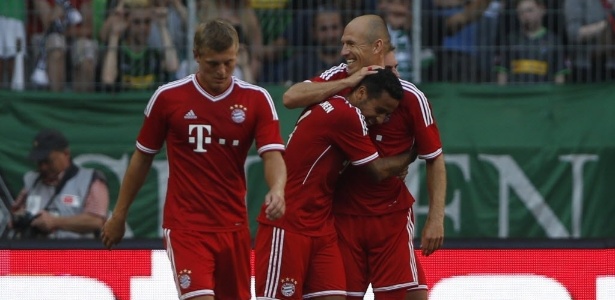 Brasileiro naturalizado espanhol Thiago Alcântara comemora gol em amistoso do Bayern - WOLFGANG RATTAY/REUTERS