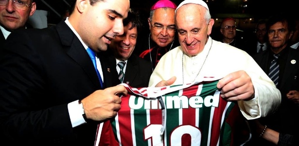 Papa Francisco recebeu camisa do Flu e meia Wagner acredita que gesto trará sorte - Nelson Perez/Fluminense F.C.