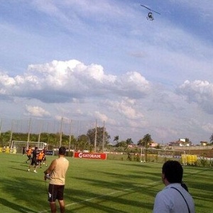 Marco Trovato agradece, em tom irônico, por "envio" de helicóptero ao treino do Olimpia - Reprodução/Twitter