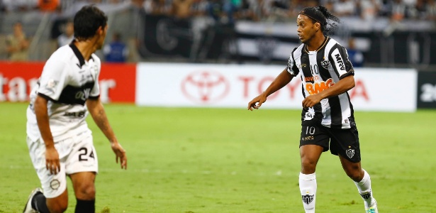 Cuca espera contar com Ronaldinho, que não atua desde a final da Libertadores - Marcus Desimoni/UOL