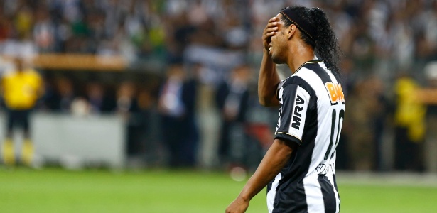 Ronaldinho Gaúcho está gripado, mas está escalado para enfrentar o Atlético-PR - Marcus Desimoni/UOL