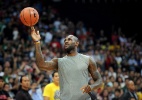 Tanquinho de LeBron chama ateno em praia nos EUA