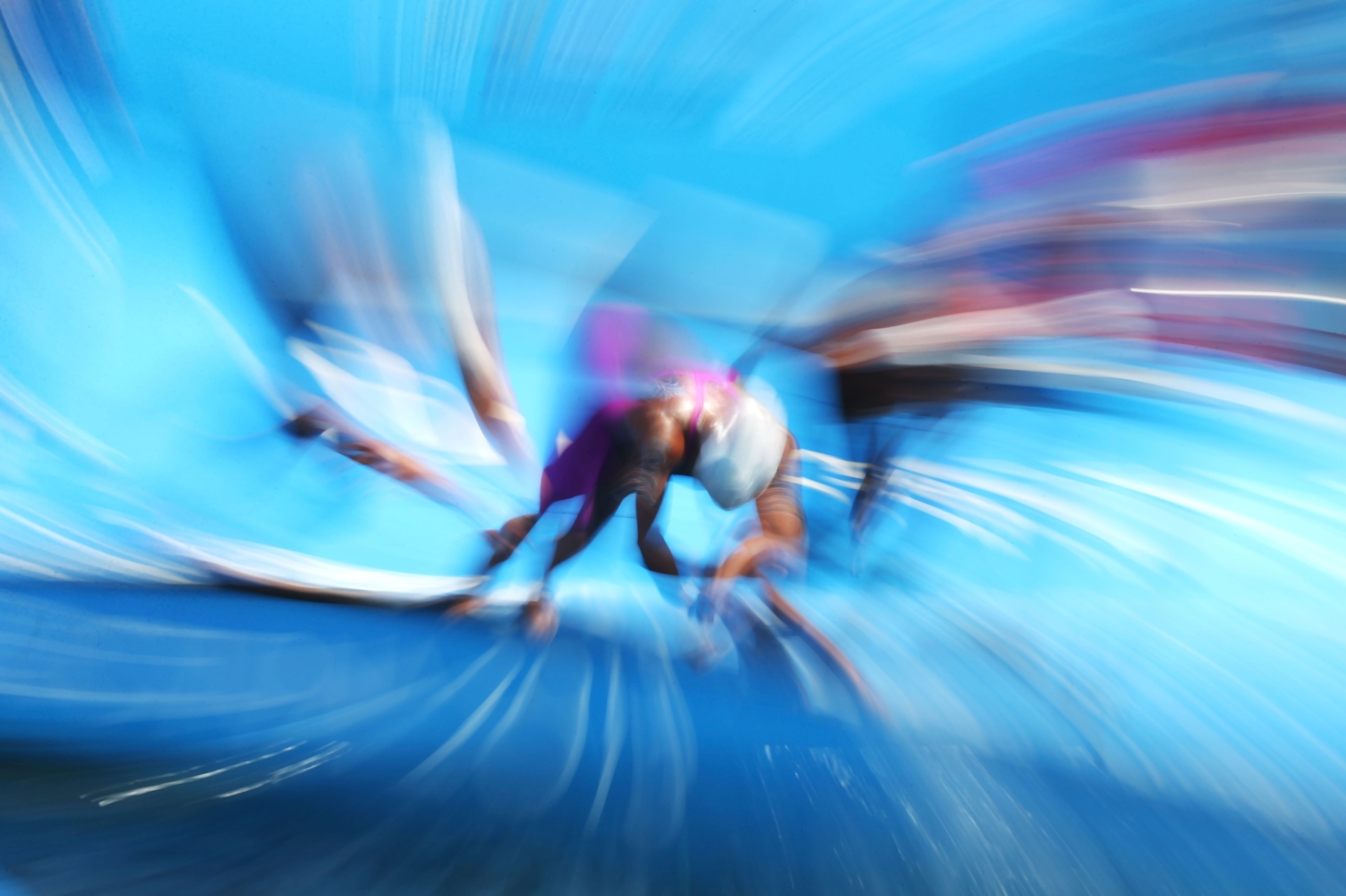 25.jul.2013 - Equipe da Tunísia larga para a prova de revezamento de 5 km na Maratona Aquática - Alexander Hassenstein/Getty Images