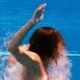 26.jul.2013 - A mexicana Paola Espinosa quase chega ao fundo da piscina após salto na prova do trampolim de 3 m - AFP PHOTO / FRANCOIS XAVIER