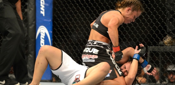 Liz Carmouche acerta golpes do alto na vitória sobre a brasileira Jéssica Andrade - Getty Images/Jeff Bottari/Zuffa