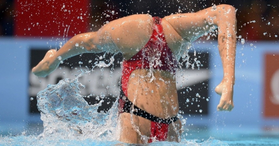 A espanhola Ona Carbonell compete no nado sincronizado ao lado de Margalida Crespi Jaume na final do dueto