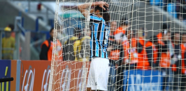 Barcos pode perder posto de titular do Grêmio para jovem Lucas Coelho de 20 anos - Lucas Uebel/Preview.com
